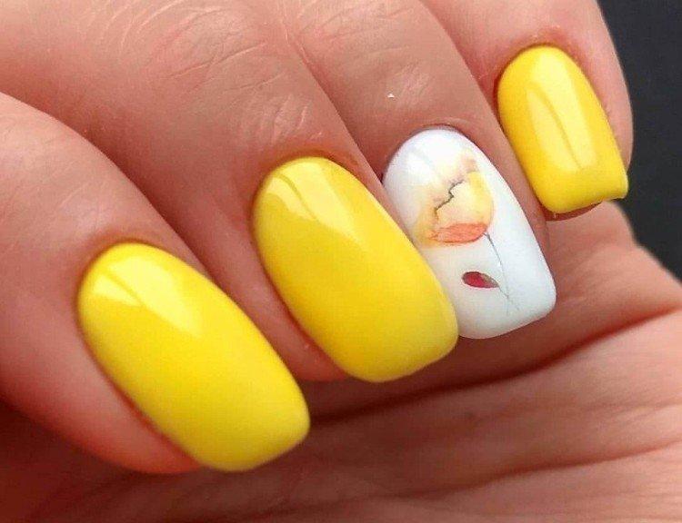 Manucure aquarelle jaune