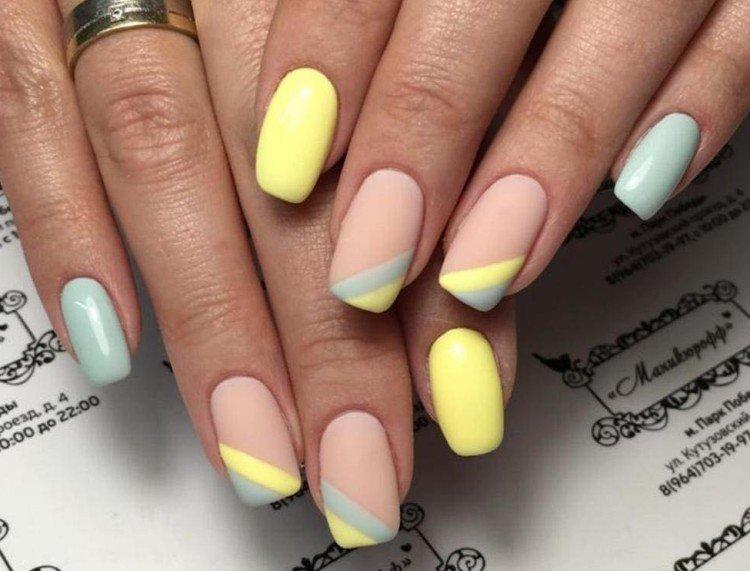 Manucure jaune pastel