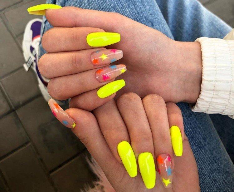 Manucure lumineuse pour ongles longs