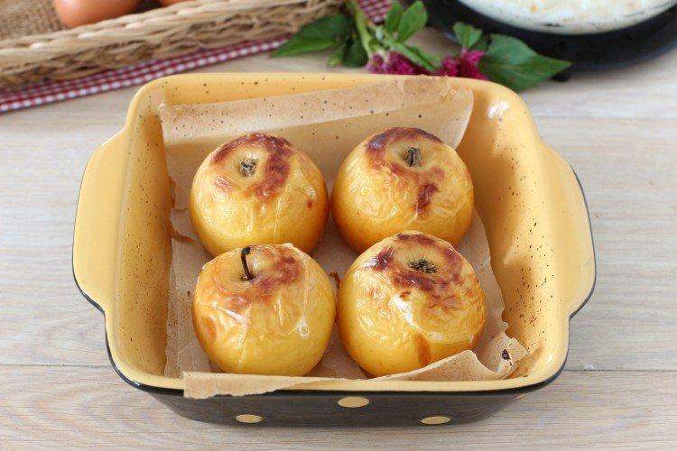 Pommes entières au four