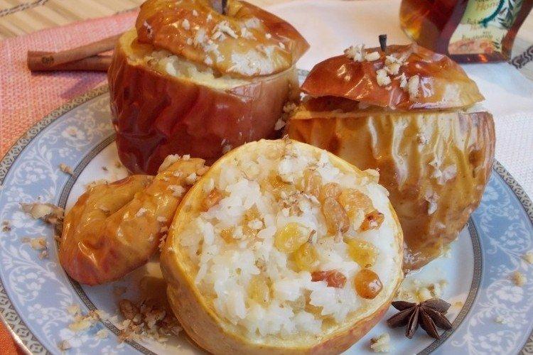 Pommes au four avec du riz