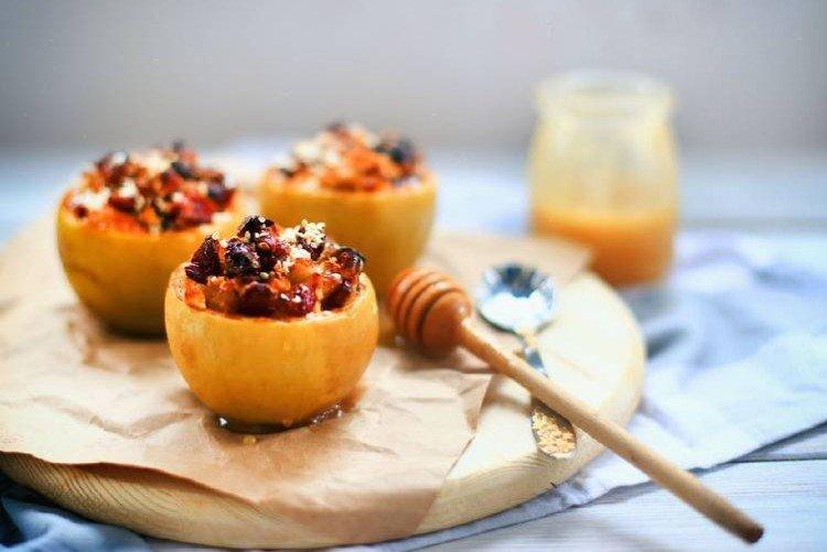 Pommes au four avec des noix