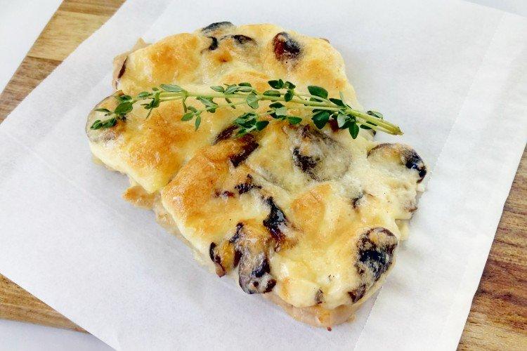 Porc au four avec champignons et crème sure