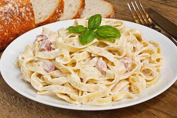 Pâtes fettuccine au bacon