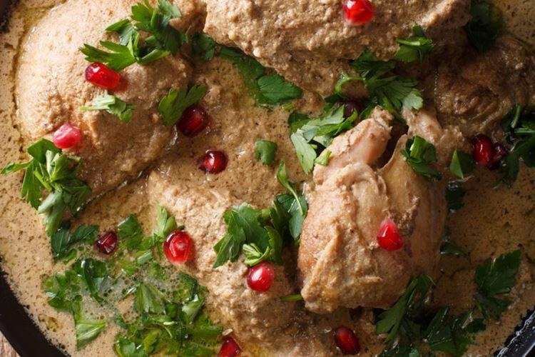 Satsivi au poulet et jus de grenade