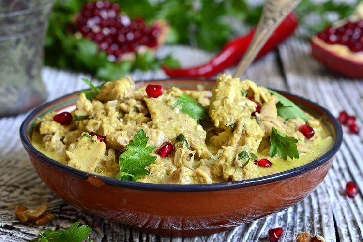 Satsivi de poulet frit à la géorgienne