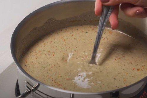 Satsivi géorgien avec poulet entier