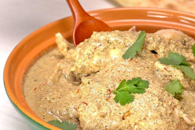 Satsivi géorgien à la cannelle