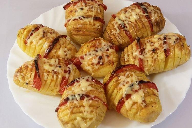 Pommes de terre aux tomates au four