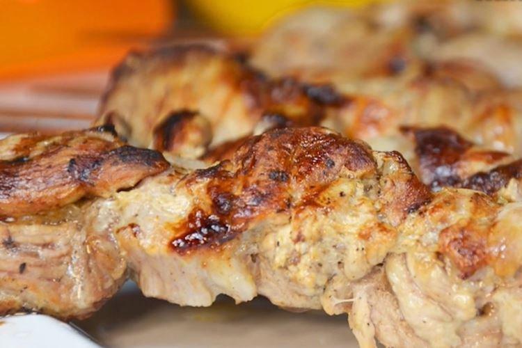 Brochettes de porc - une recette classique