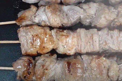 Brochettes de porc - une recette classique