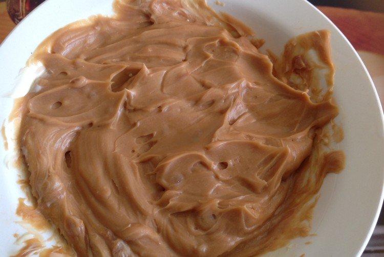 Crème pour gâteau au lait concentré