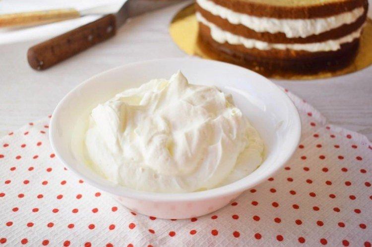Crème pour gâteau à la crème sure