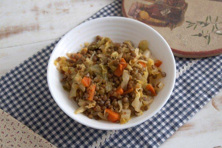 Chou mijoté aux lentilles et à la viande