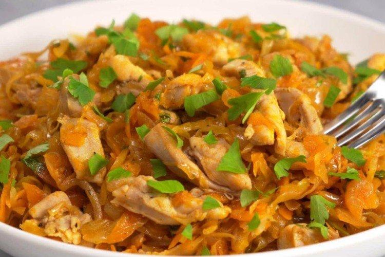 Chou mijoté avec pommes de terre et poulet