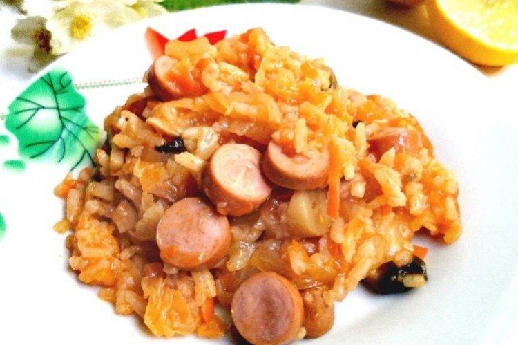 Chou mijoté avec saucisses et riz