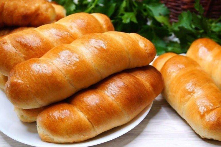 Saucisses en pâte à la crème sure