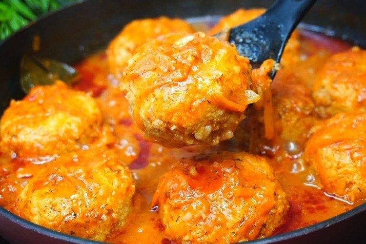 Boulettes de poisson avec sauce