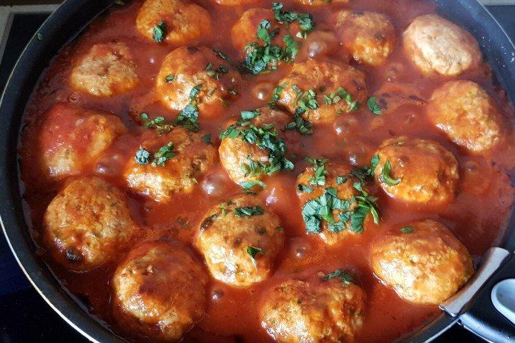 Boulettes de viande à la sauce tomate-mayonnaise