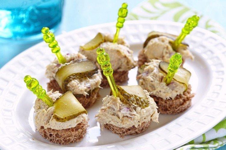 Canapés au thon en conserve