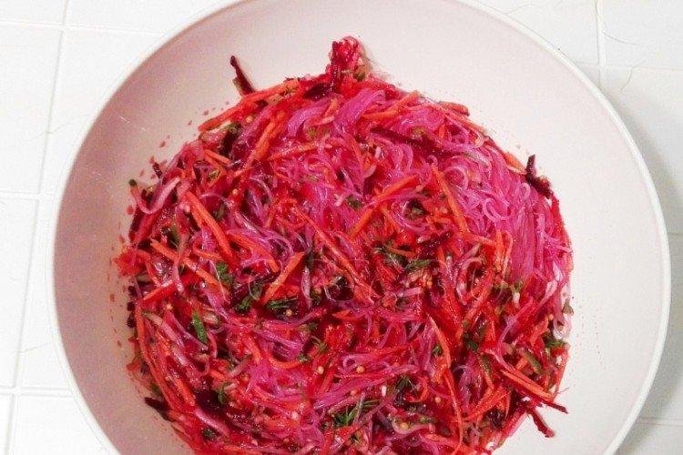 Funchose et salade de betteraves rouges