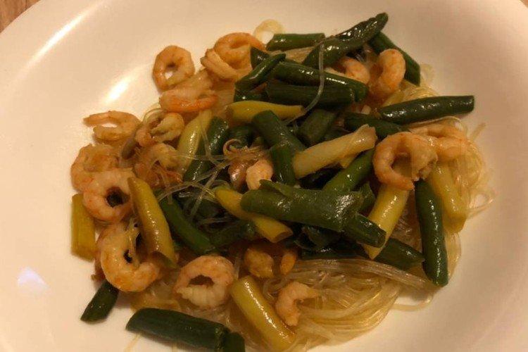 Funchoza aux crevettes et haricots verts