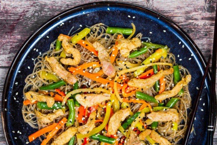 Funchoza au poulet et haricots verts