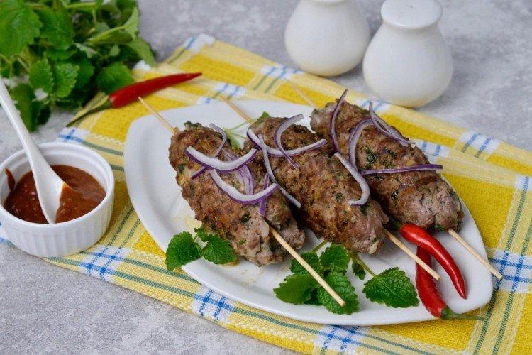 Lula kebab dans une casserole