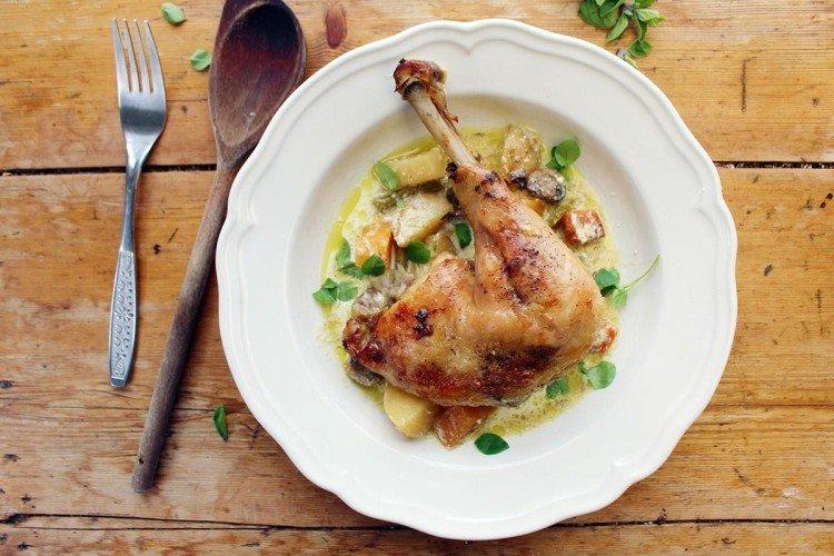 Canard au four avec pommes de terre à la crème sure