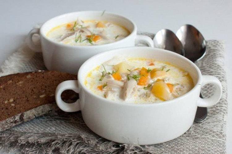 Soupe au fromage avec poulet et riz