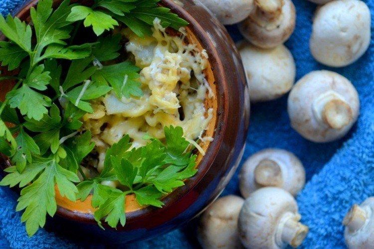 Champignons au four en pots