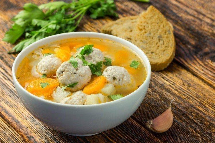 Soupe aux boulettes de poulet