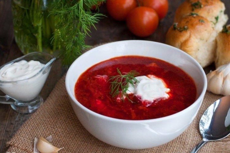 Soupe de poulet aux betteraves