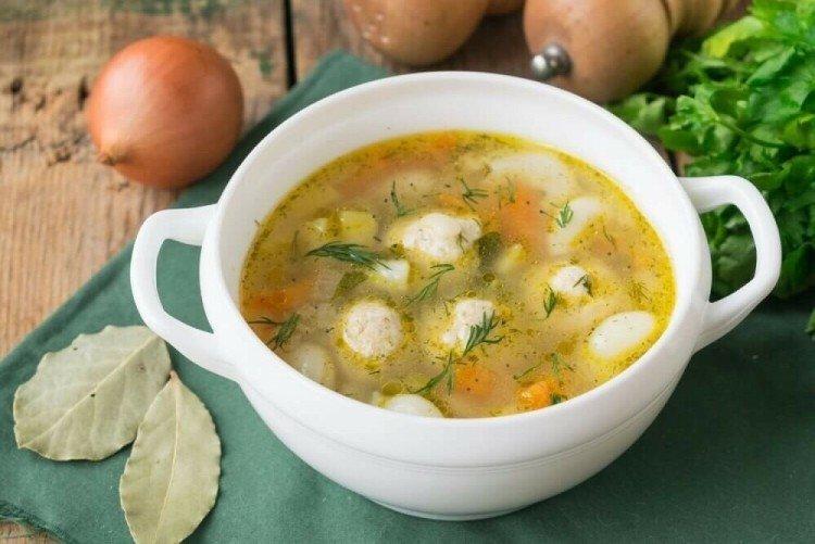 Soupe aux boulettes de poulet