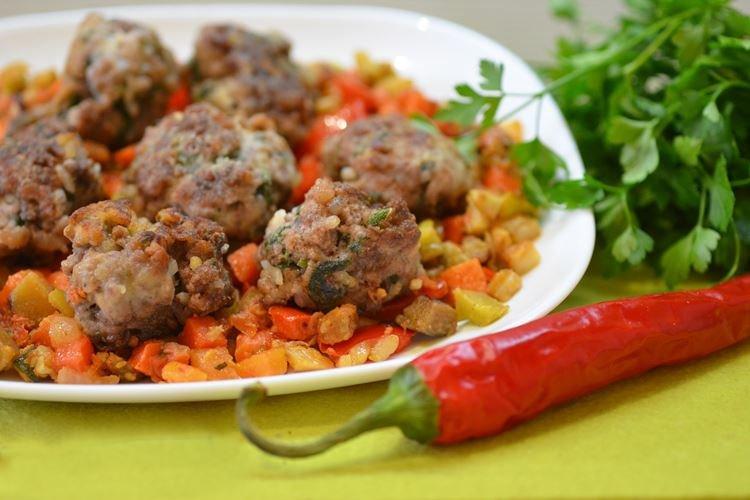 Émincé de hérissons avec riz et légumes