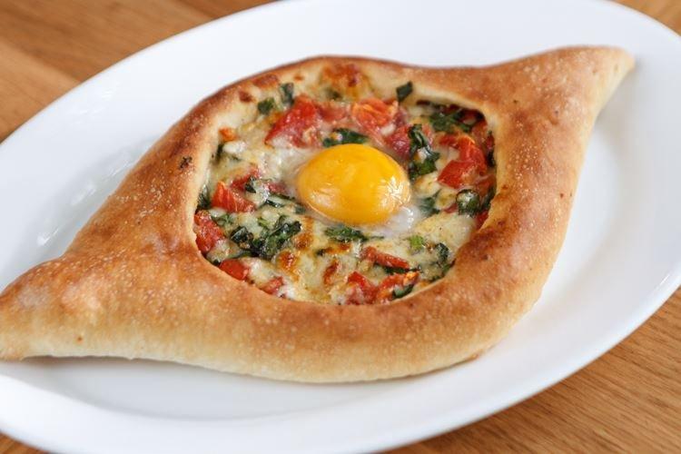 Khachapuri d'Adjarie aux légumes