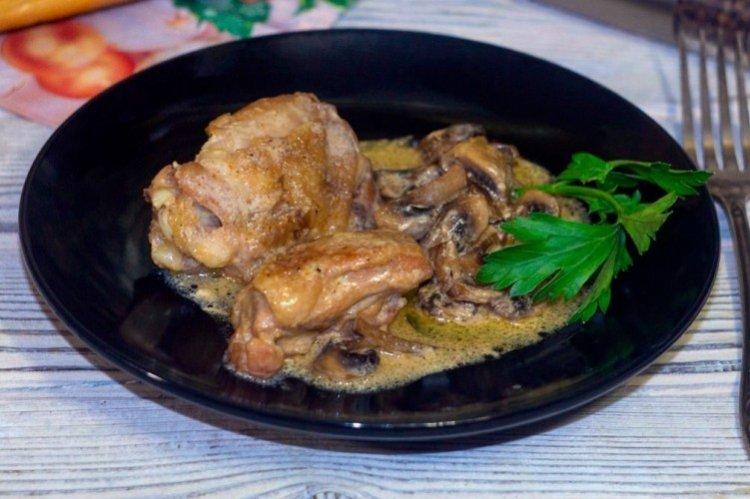 Poulet aux champignons dans la manche
