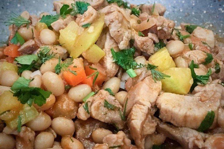 Dinde aux légumes et haricots