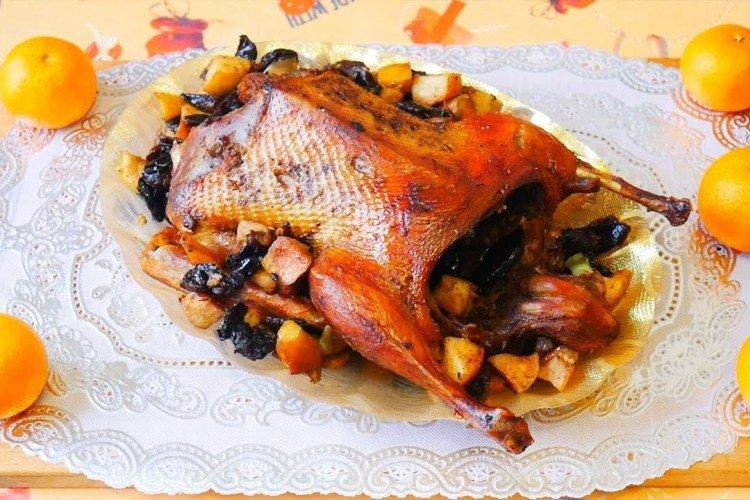 Canard aux pruneaux dans la manche