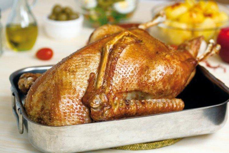 Canard à la crème sure et aux herbes dans la manche