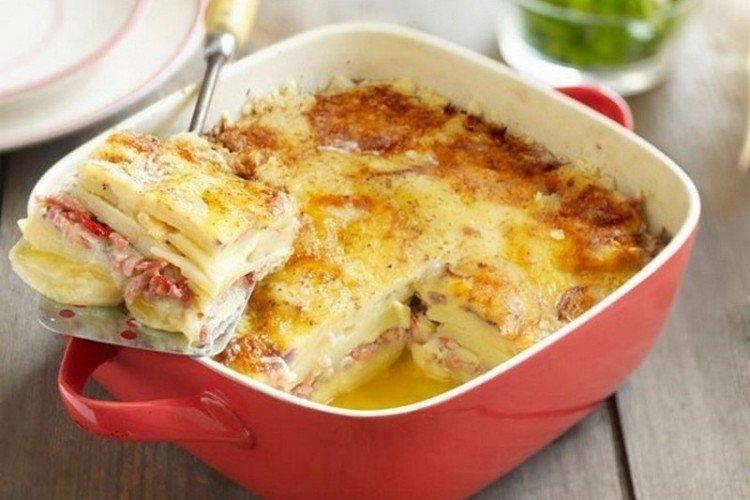 Cassolette de pommes de terre au poisson et carottes