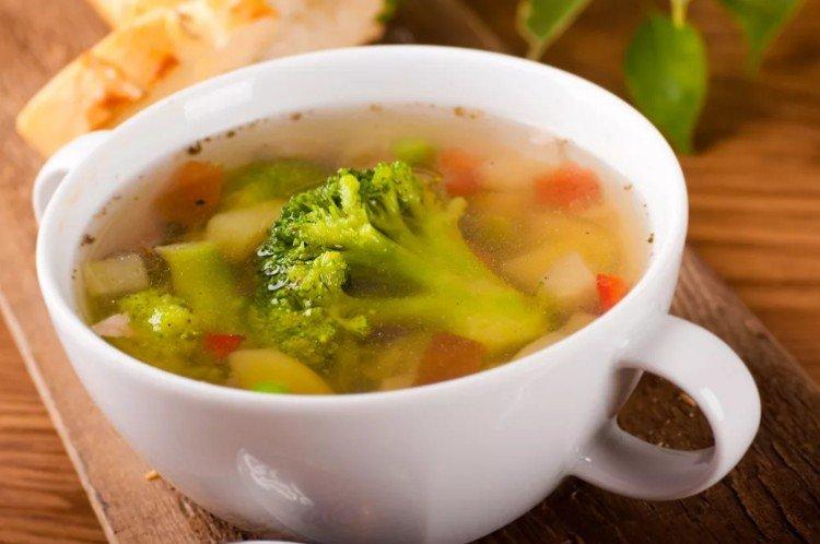 Bouillon de poulet au brocoli et chou-fleur