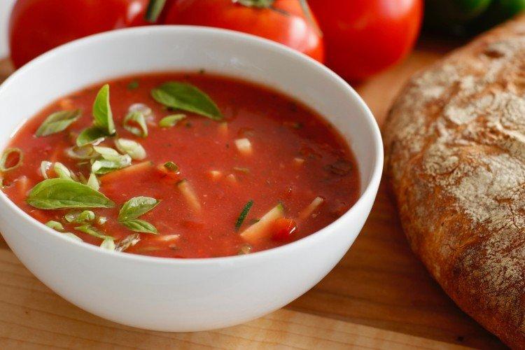 Soupe de tomates aux légumes