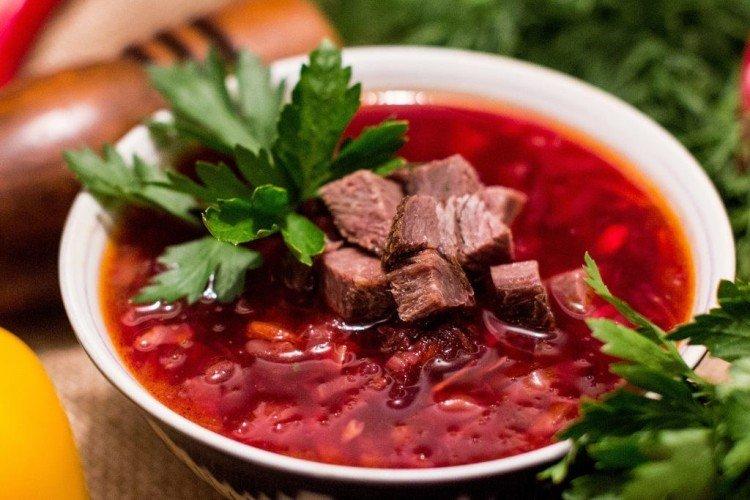 Soupe de boeuf aux betteraves rouges