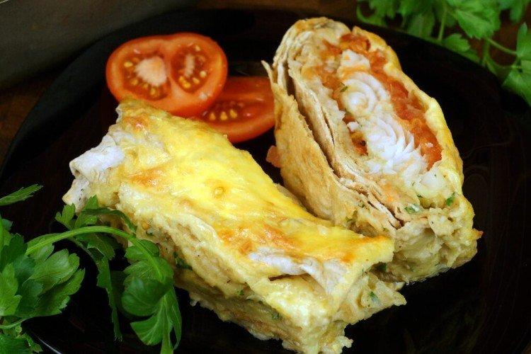 Poisson en pain pita aux tomates