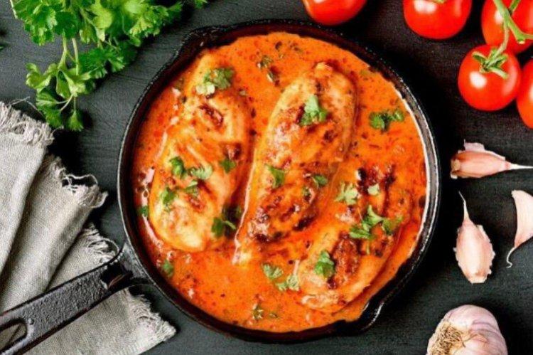 Poitrines de poulet à la sauce tomate