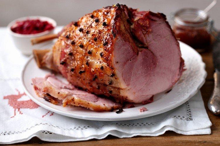 Cuisse de porc avec une croûte sucrée