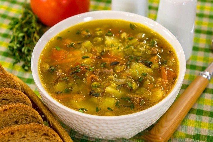 Soupe avec purée et courgettes