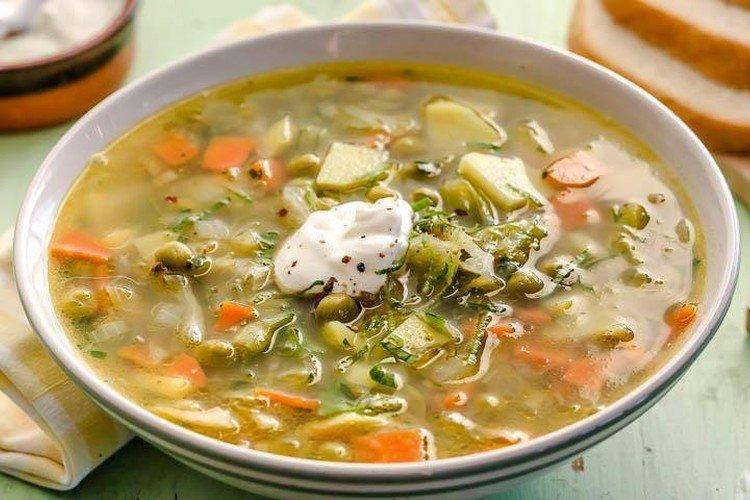 Soupe de haricots mungo aux légumes