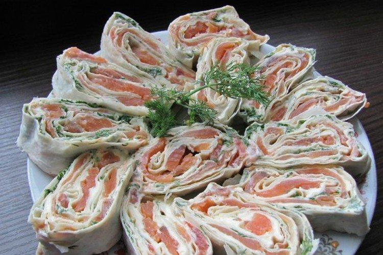 Rouleau de lavash au saumon et fromage à la crème